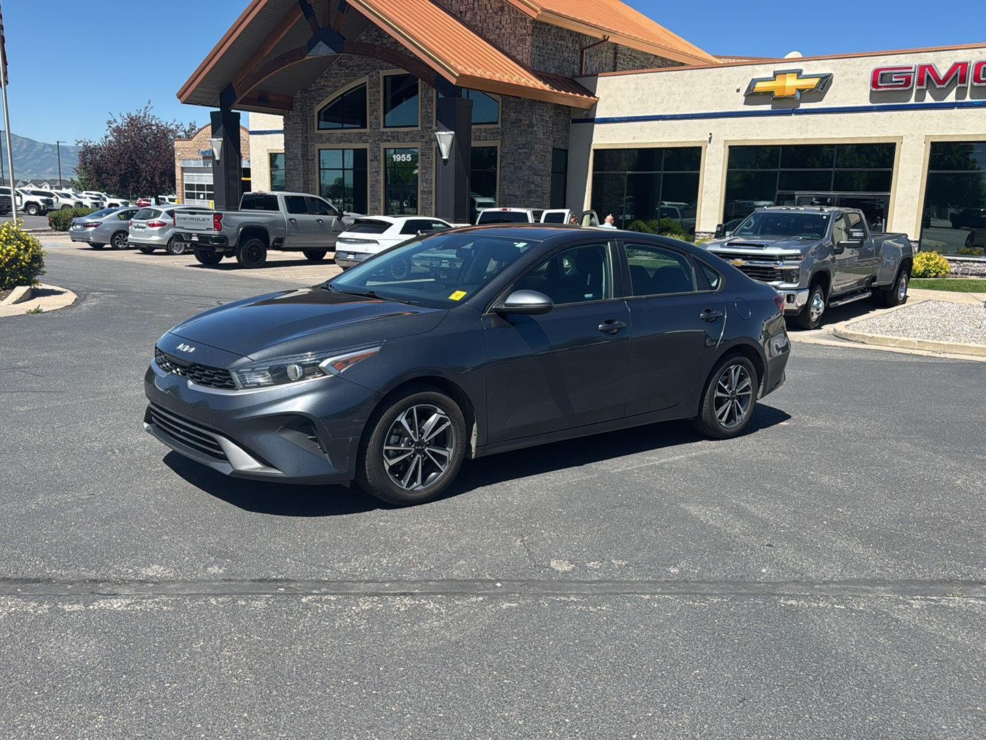 Used 2022 Gravity Gray Kia LXS image 1