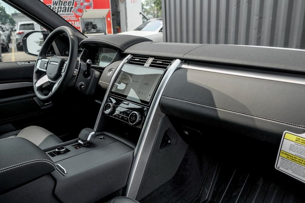 2025 Land Rover Discovery Dynamic SE - Photo 22