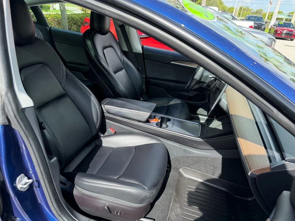 Used 2022  Tesla Long Range image 18