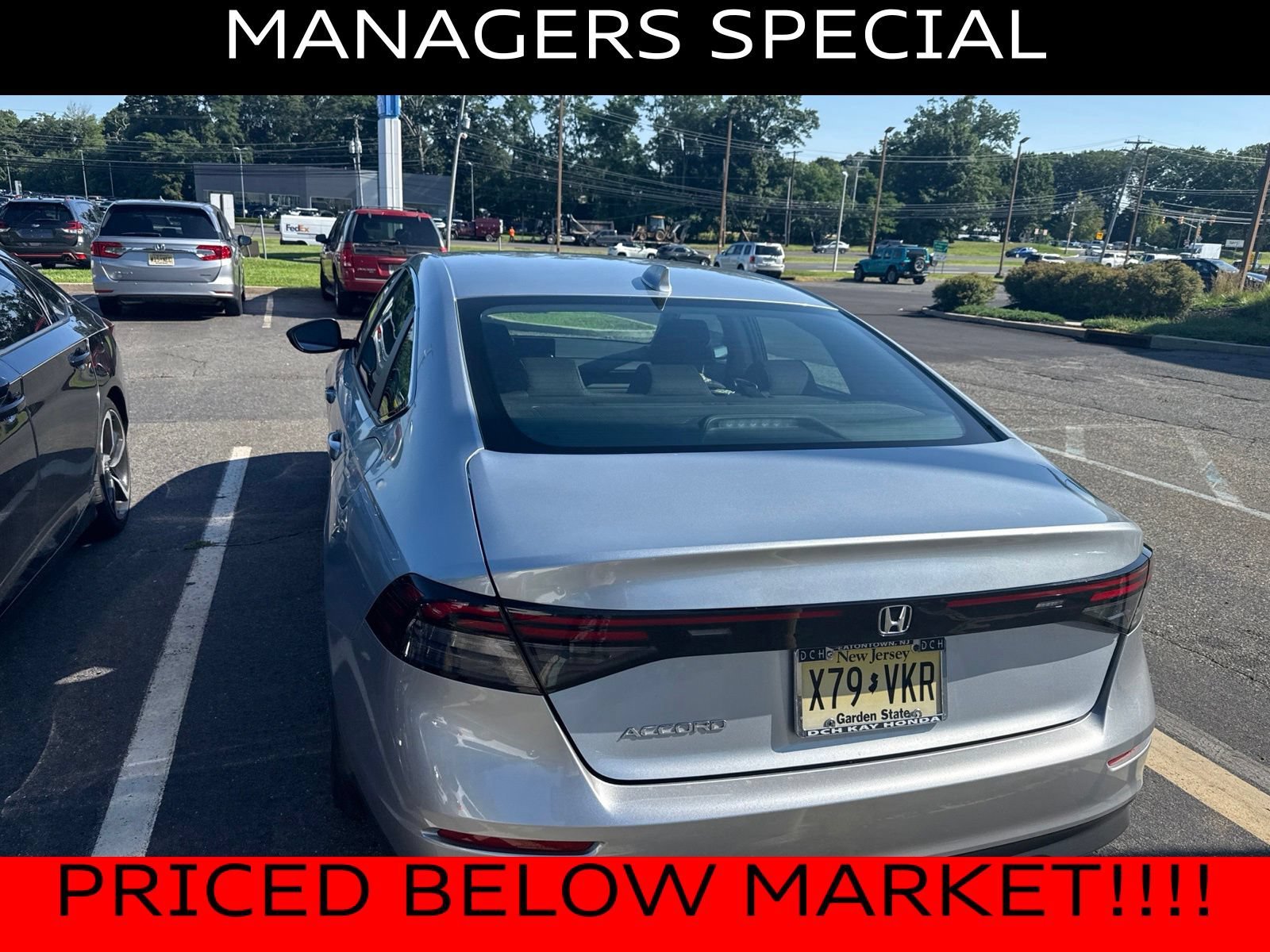 Certified Used 2025 Solar Silver Metallic Honda LX image 34
