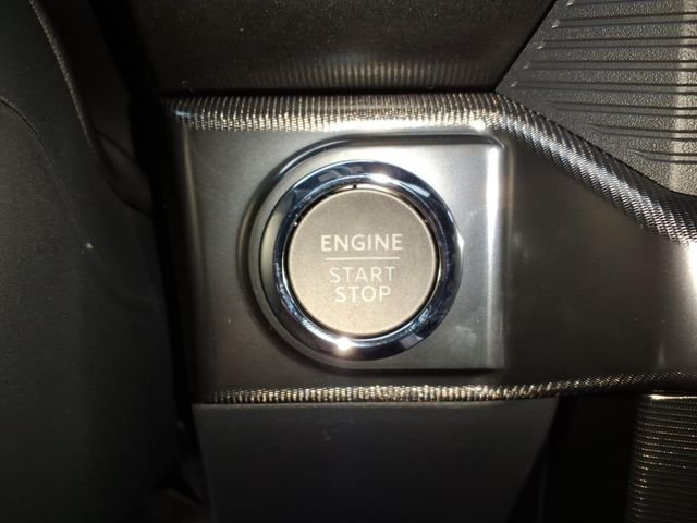New 2026 Star White Metallic Tri-Coat Ford Platinum® image 15