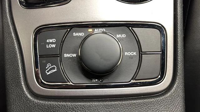 Used 2020 Bright White Clearcoat Jeep Limited X image 32