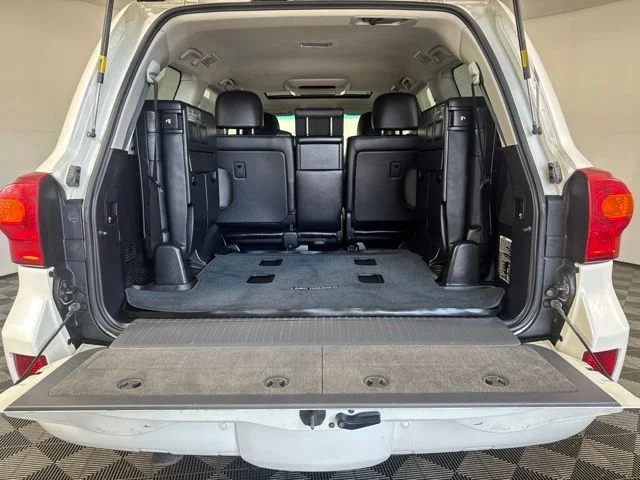 Used 2013 Blizzard Pearl Toyota Base image 23