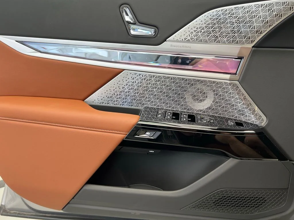 New 2026 Oxide Grey Metallic BMW 760i xDrive image 21