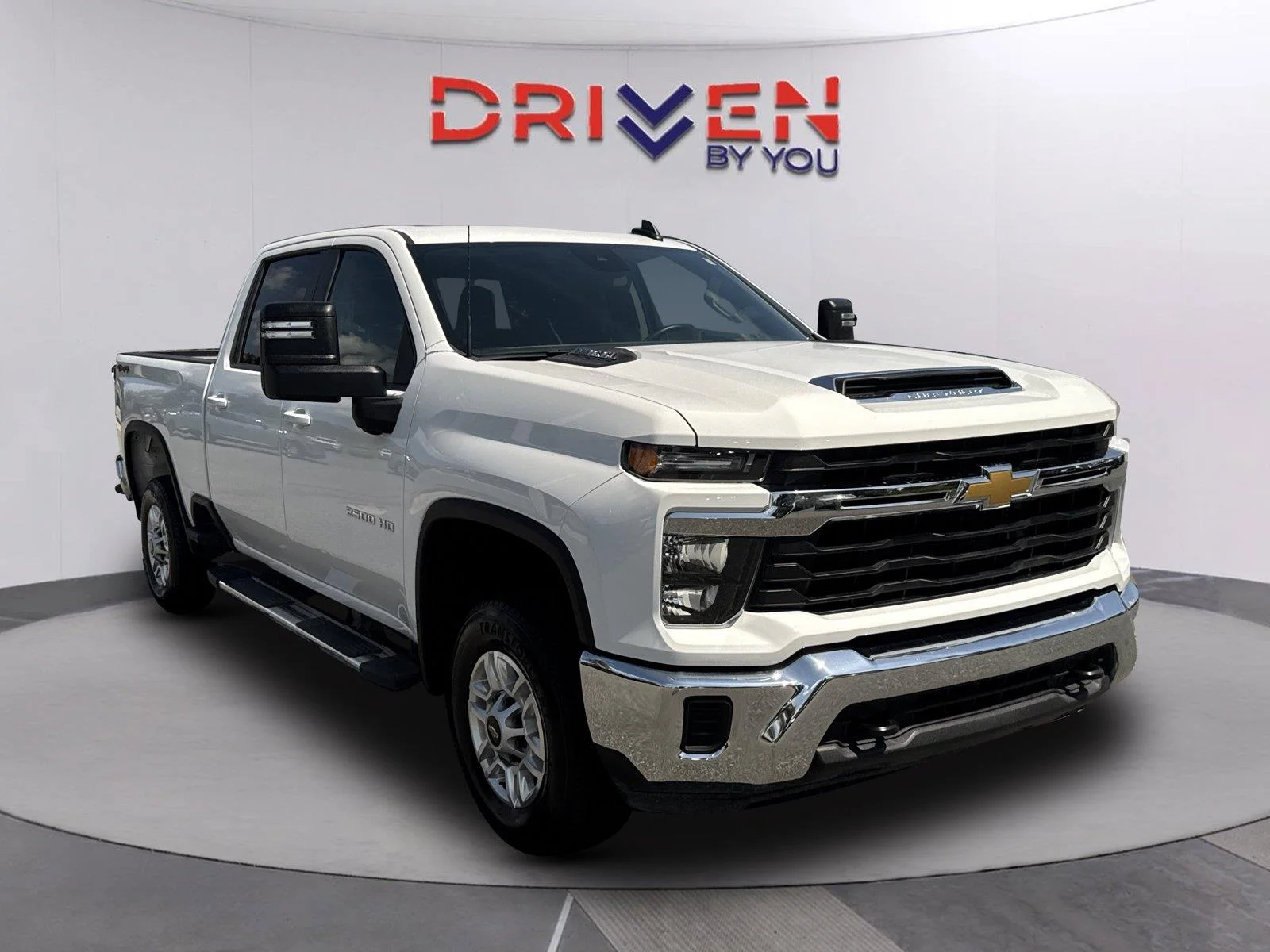 Used 2026 Summit White Chevrolet LT image 1