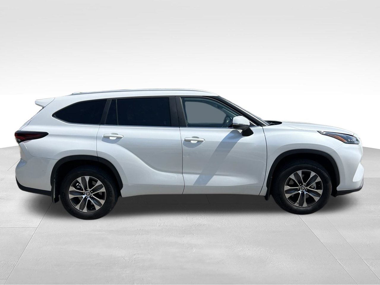 Used 2026  Toyota XLE image 4