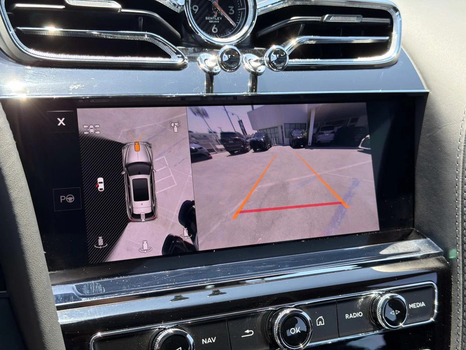 2024 Bentley Bentayga - Photo 28