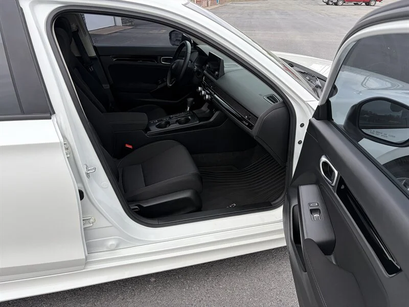 Used 2023 White Honda EX image 5