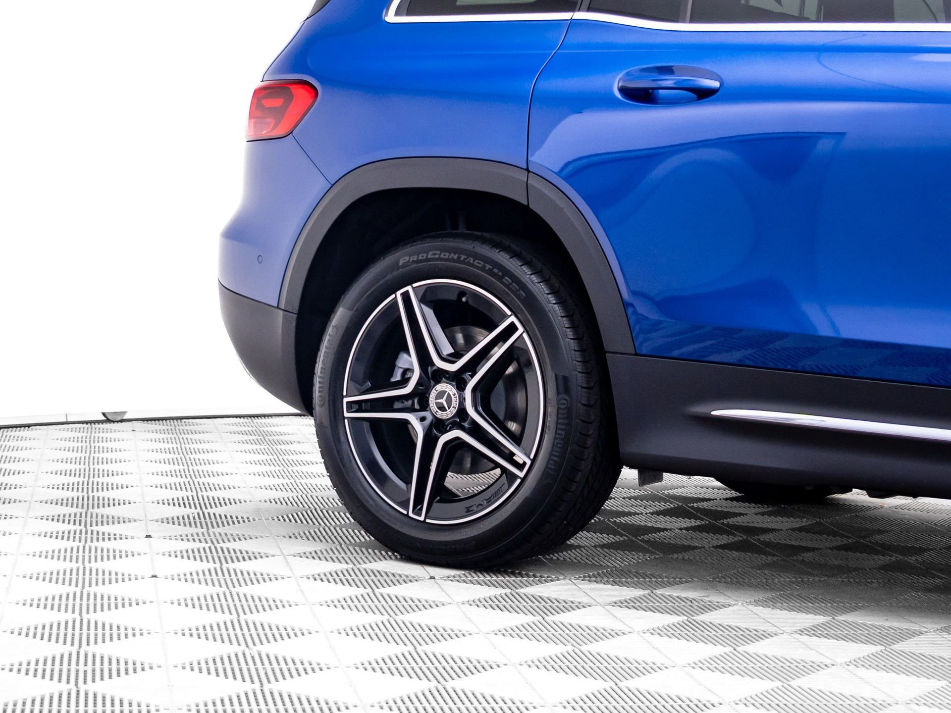 New 2026 Blue Mercedes-Benz GLB 250 image 39