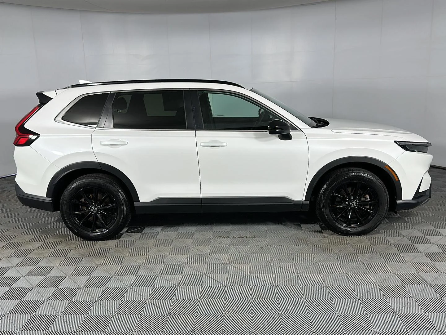 Used 2024 Platinum White Pearl Honda Sport-L image 30