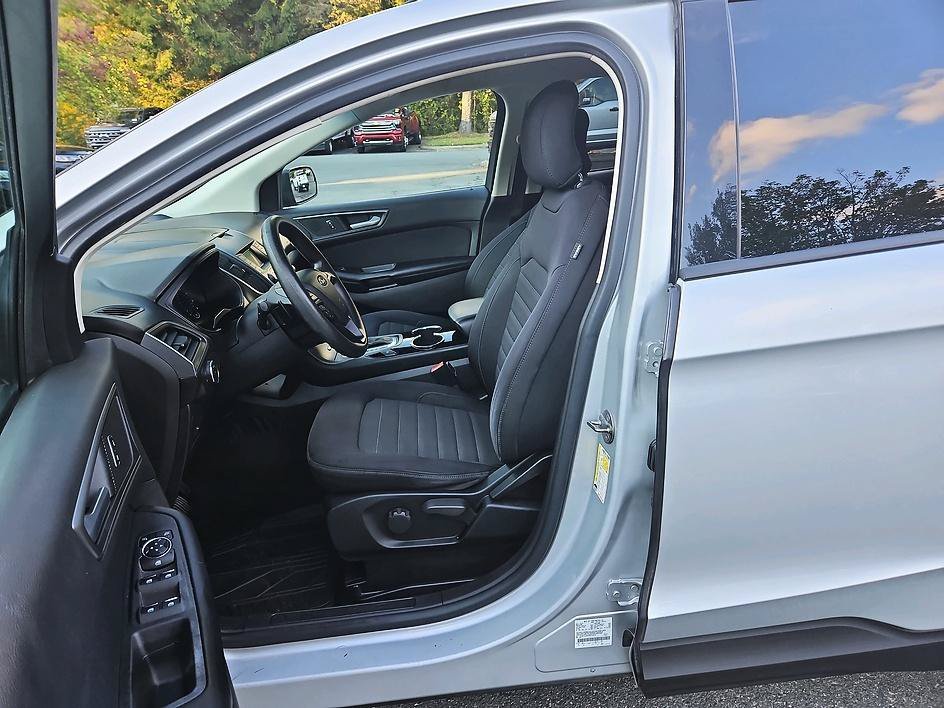 Used 2016 Ingot Silver Ford SE image 1