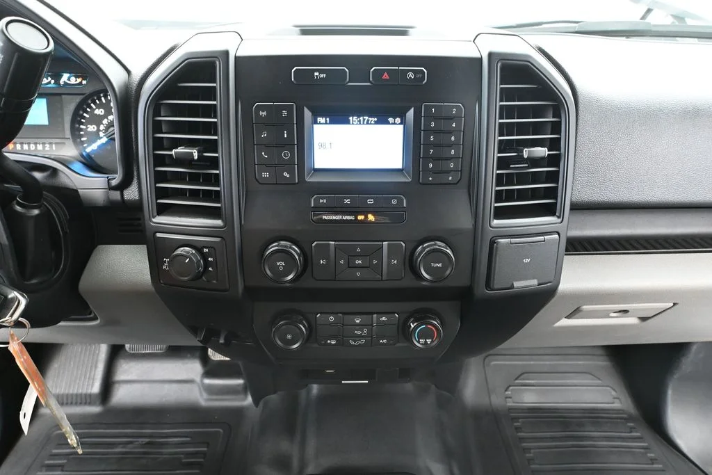 Used 2018 White Ford XL image 32