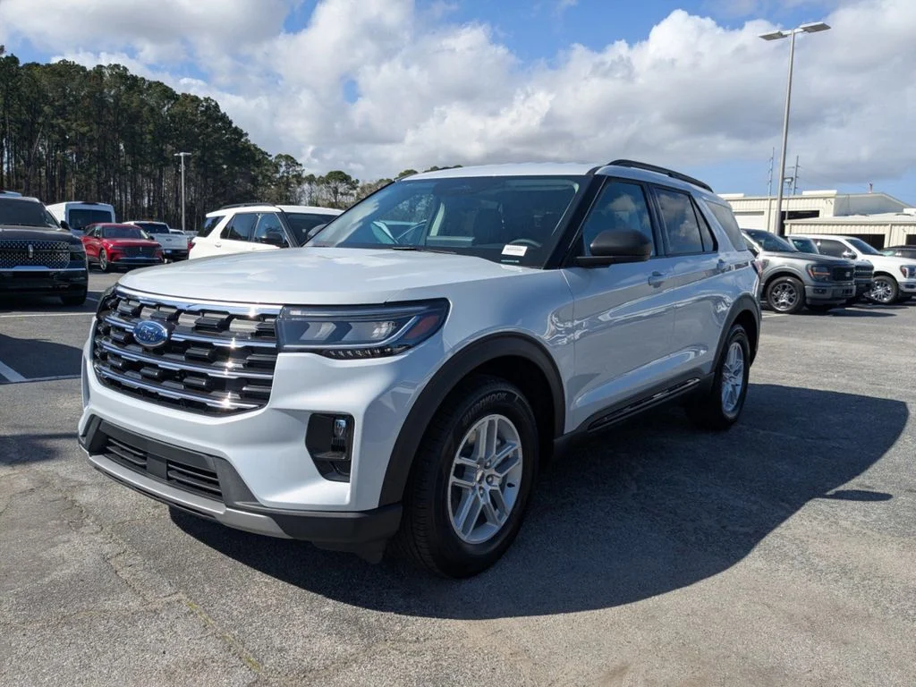 New 2026 Space White Metallic Ford Active image 8
