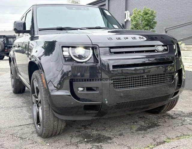 New 2026 Santorini Black Land Rover X image 10