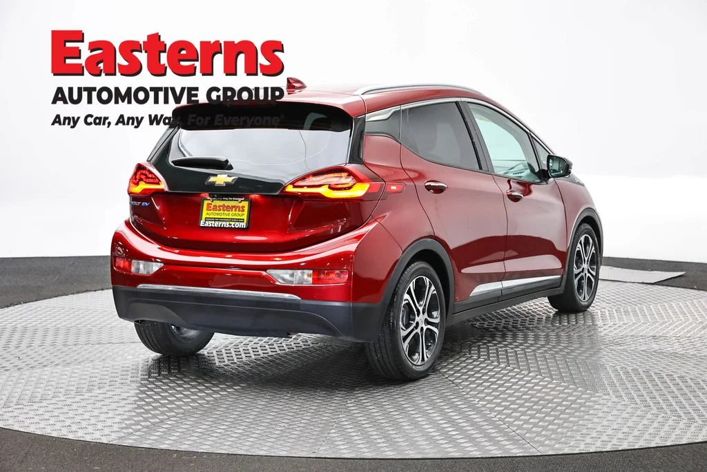 Used 2018 Red Chevrolet Premier image 5