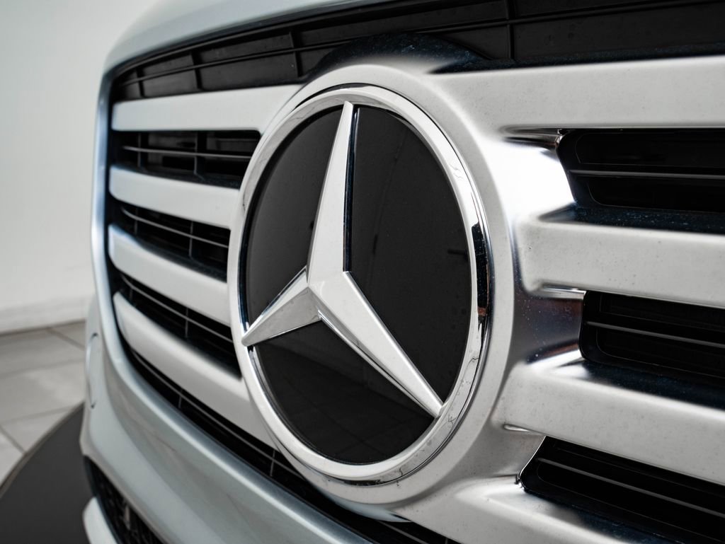 Used 2026 Cirrus Silver Metallic Mercedes-Benz GLB 250 image 3