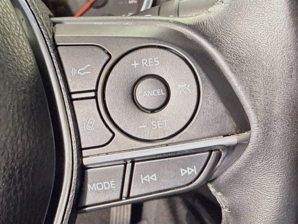 Used 2018 Wind Chill Pearl Toyota XSE V6 image 11
