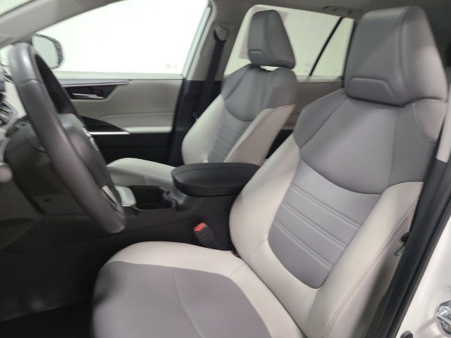 Certified Used 2024 Pearl Toyota XLE Premium image 20
