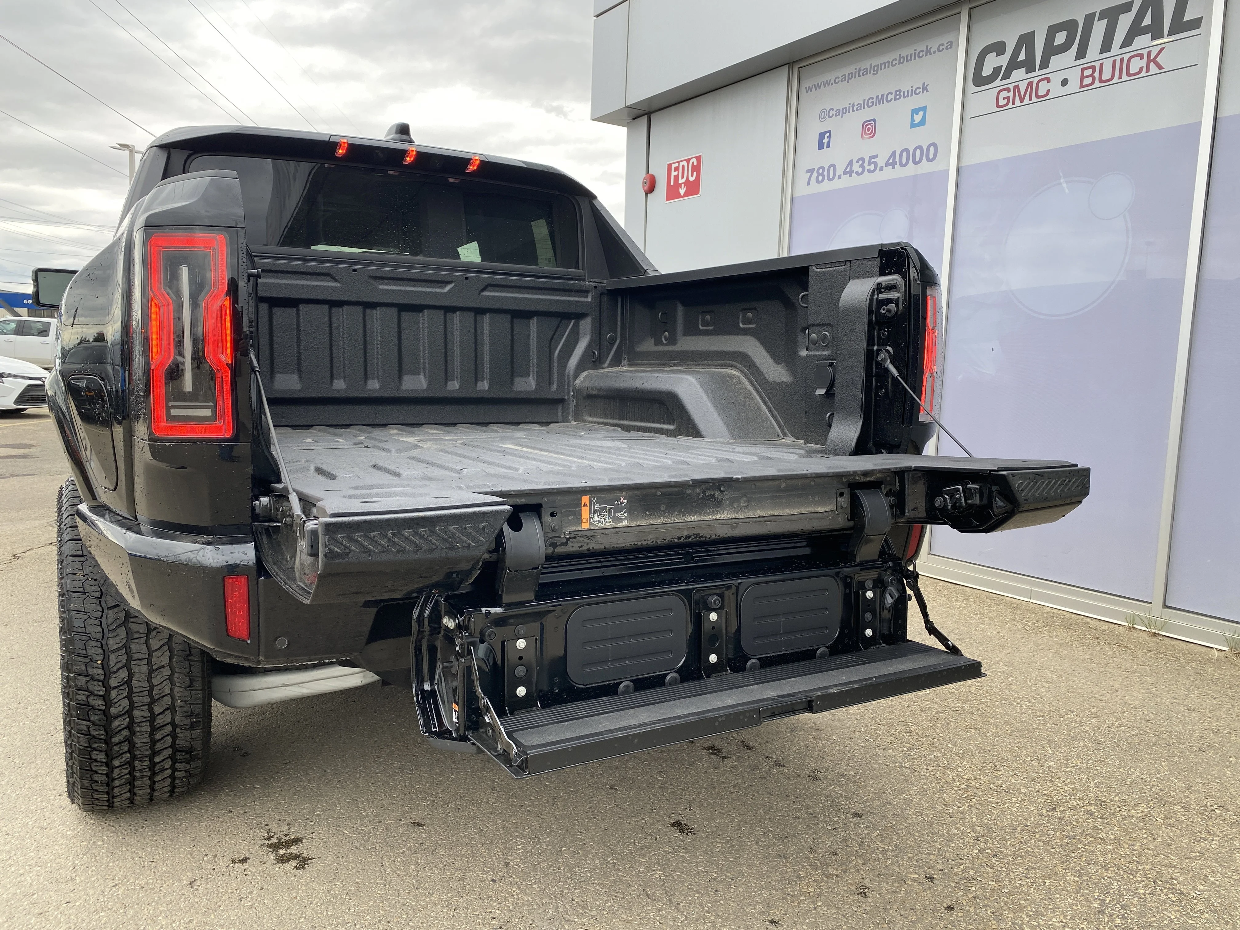 New 2026 VOID BLACK GMC 2X image 5