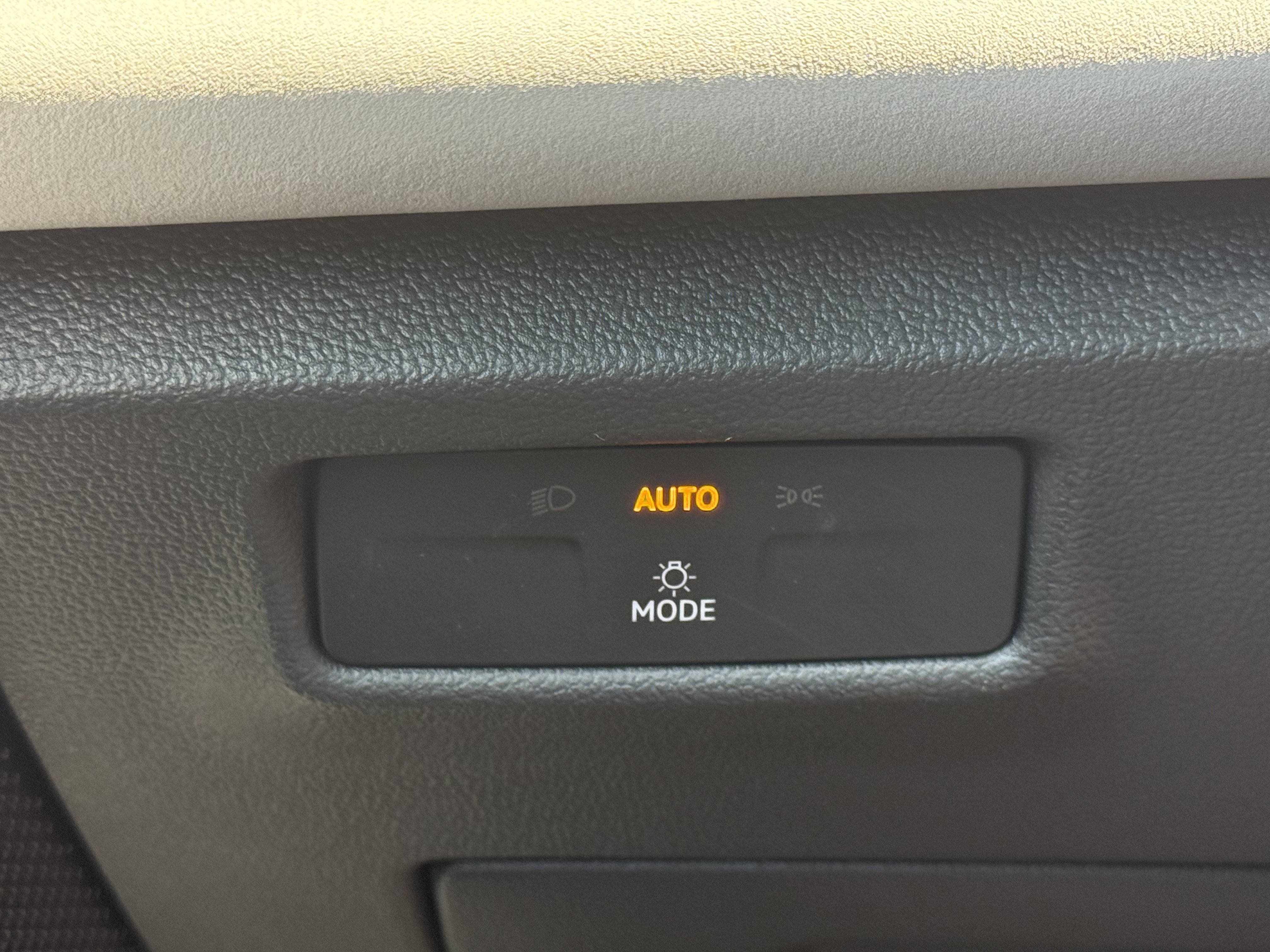 New 2026 Avocado Green W/Deep Black Roof Volkswagen SE R-Line Black image 30