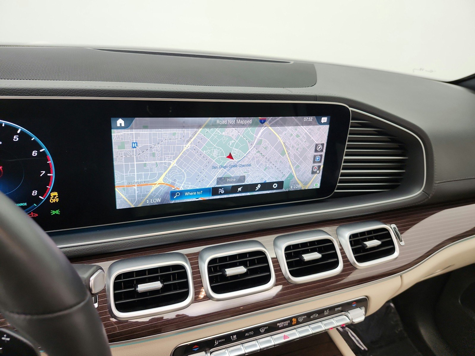 Used 2023 MANUFAKTUR Diamond White Metallic Mercedes-Benz GLS 450 4MATIC® SUV image 14