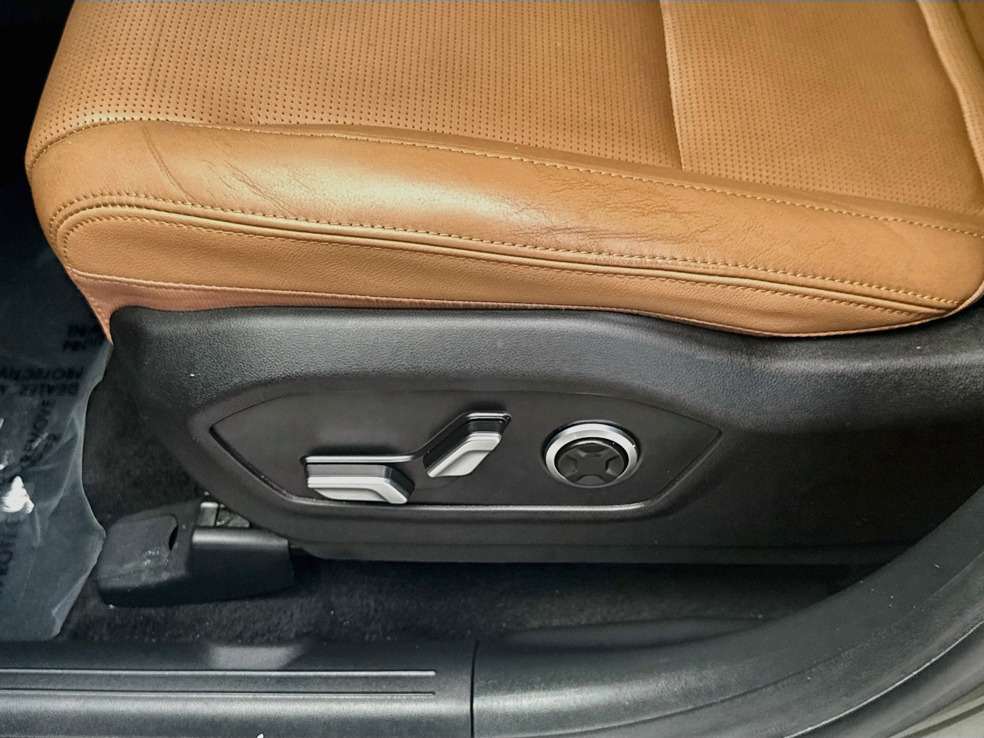 Used 2024 Rockwood Green Hyundai Limited image 14
