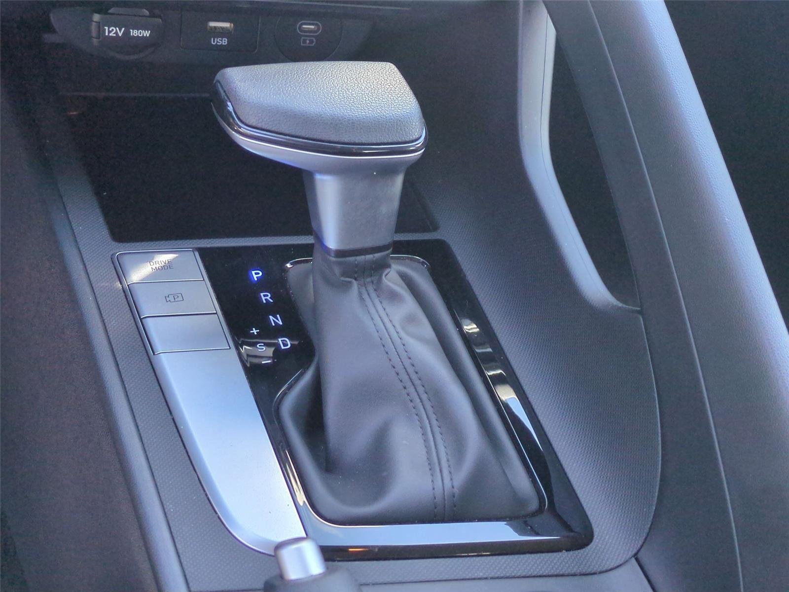 Used 2025 Amazon Gray Hyundai SE image 27