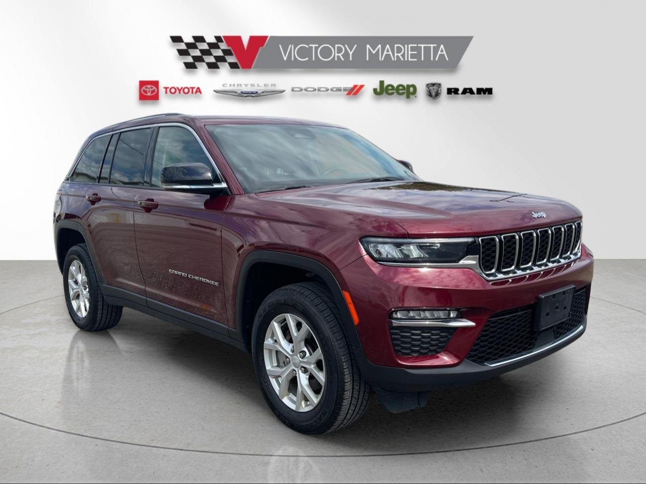 Used 2023  Jeep Limited image 7