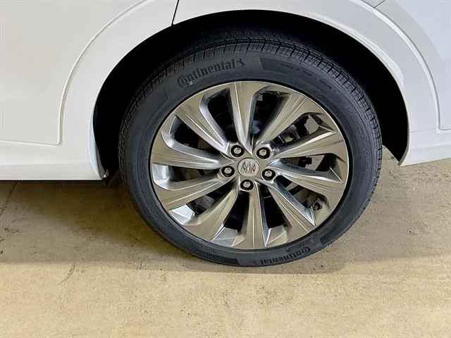 New 2026 White Frost Tricoat Buick Avenir image 31