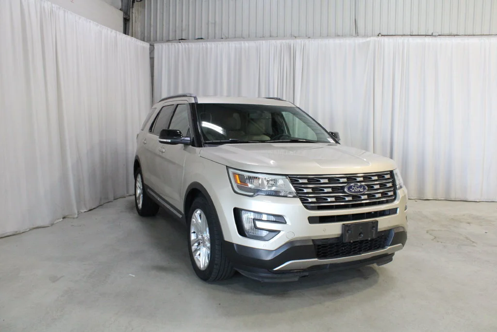 Used 2017 Gold Ford XLT image 38