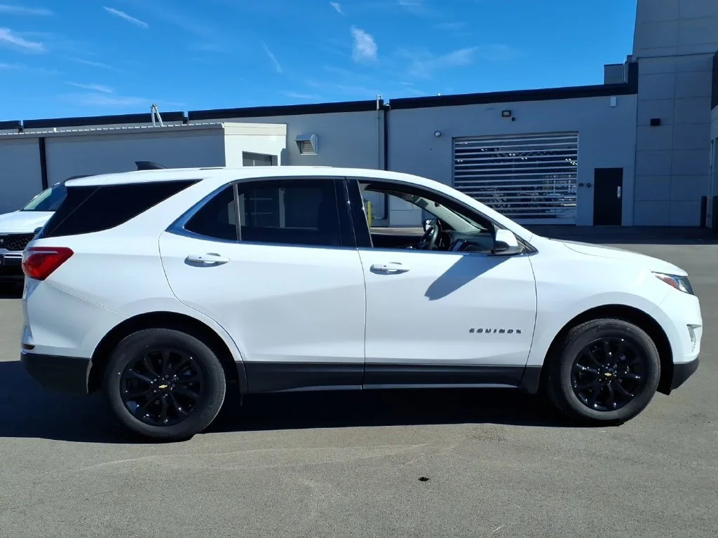 Used 2018 Chevrolet Equinox LT with VIN 3GNAXJEVXJL410486 for sale in Moline, IL