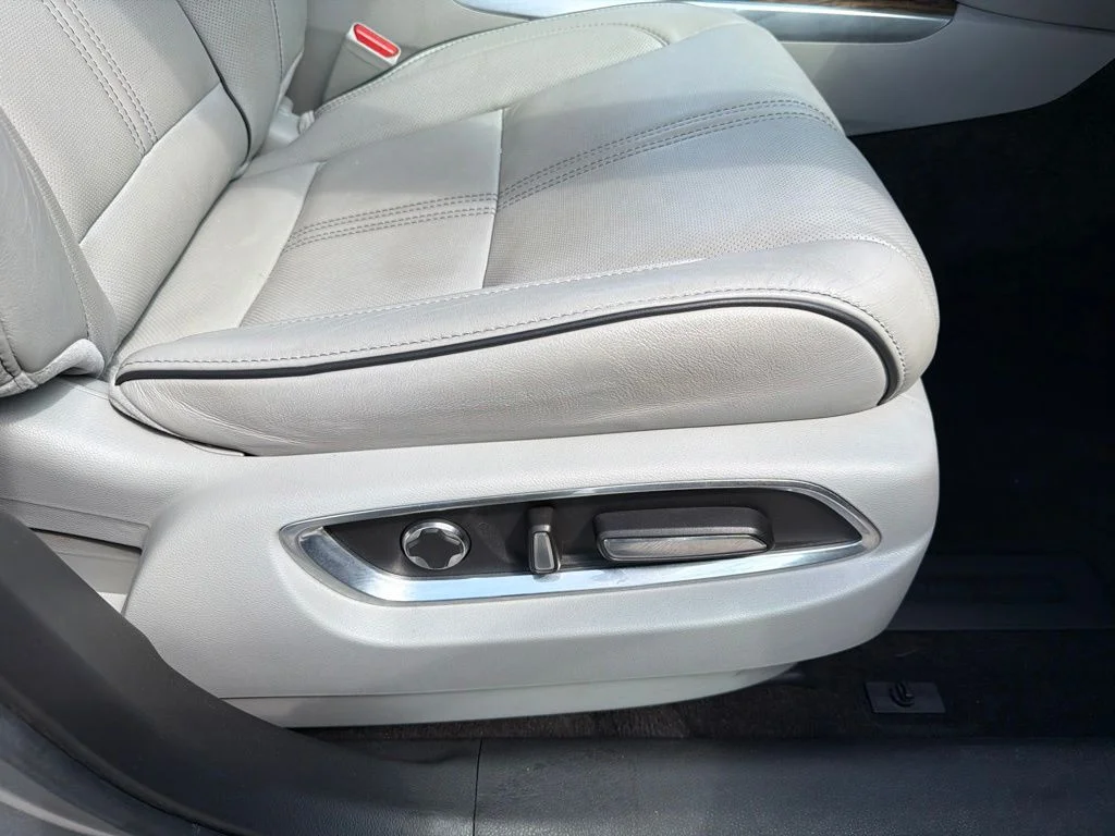 Used 2019 Silver Acura 3.5L Advance Package image 29
