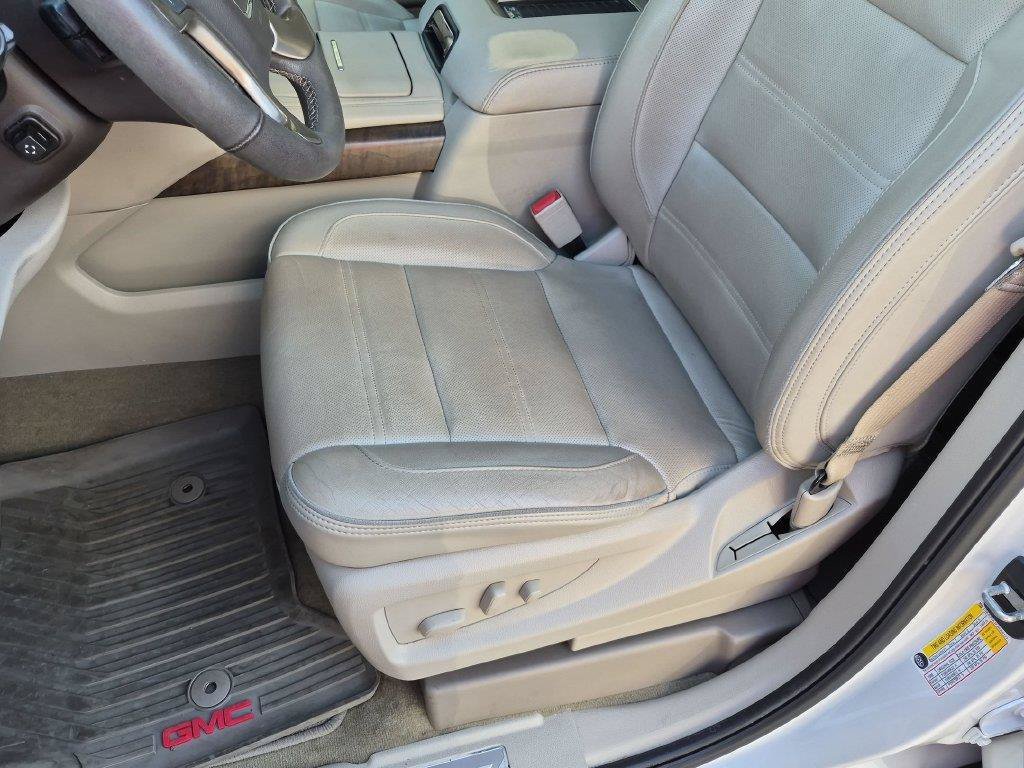 Used 2018 White GMC Denali image 29