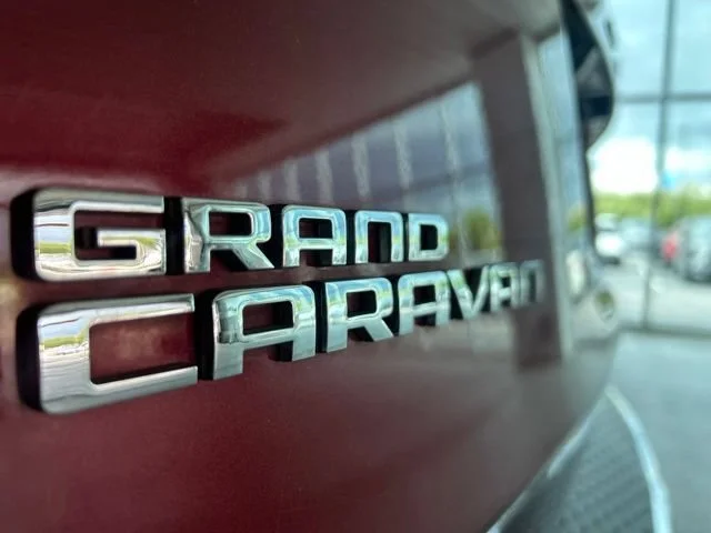 Used 2017 Octane Red Pear Dodge SE image 5
