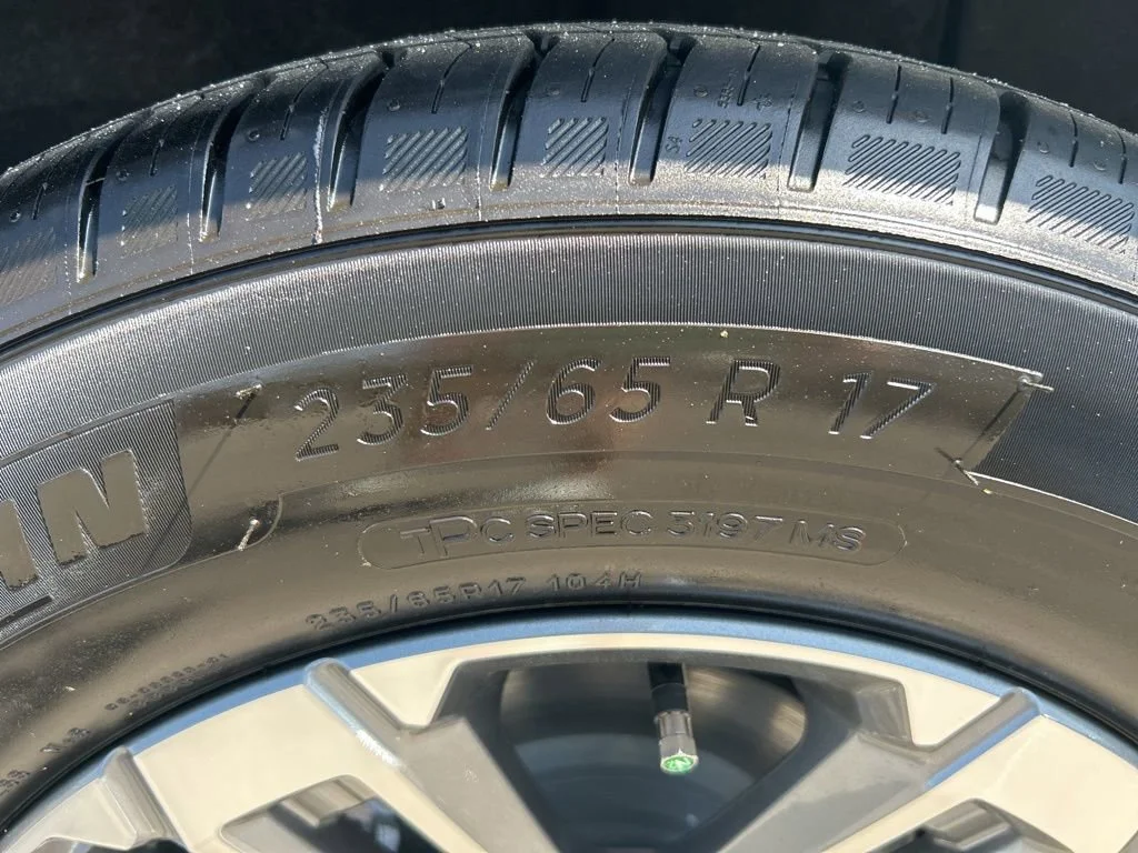 New 2026 Summit White GMC Elevation image 32