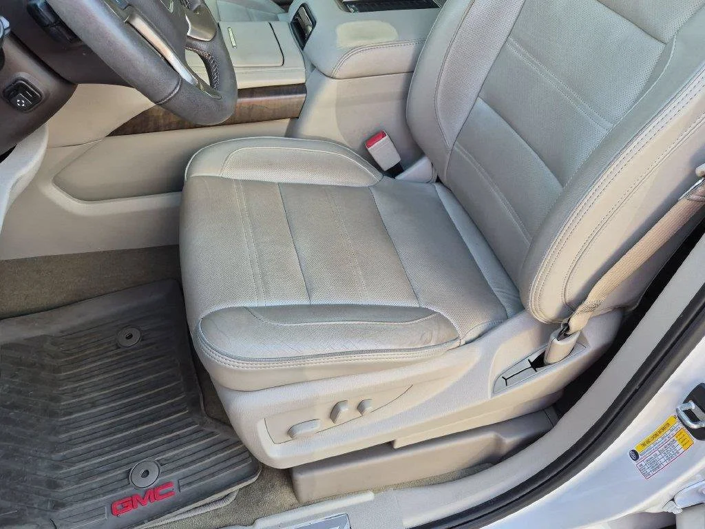 Used 2018 White GMC Denali image 29