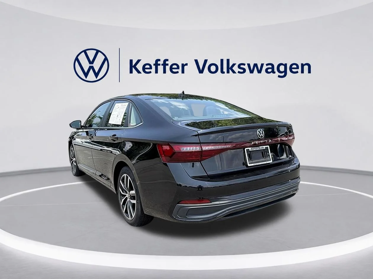 Used 2025 Black Volkswagen 1.5T SE image 3