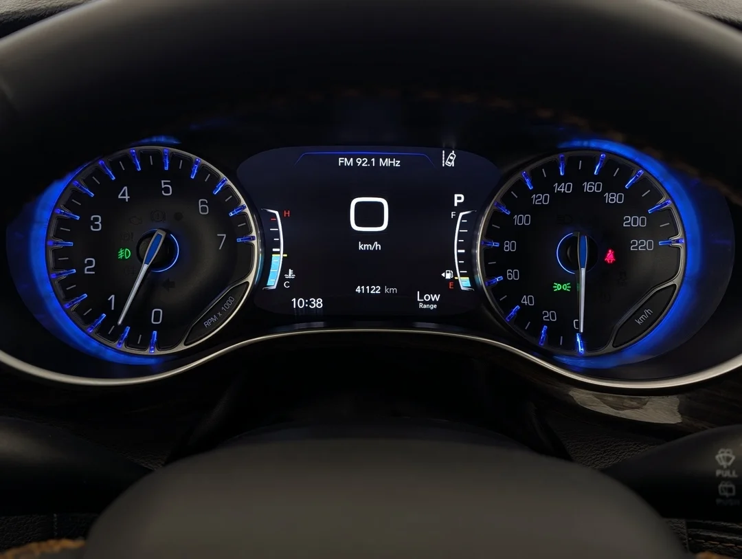 Certified Used 2023 Grey Chrysler Pinnacle - - AWD - 360 Camera - Premium Leather - Amazon Fire - Heated Seats - Remote Start & More! image 19
