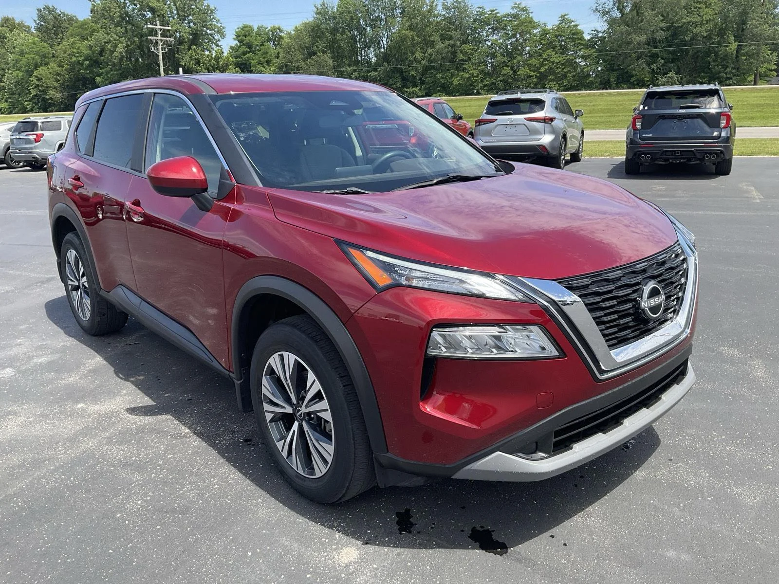 Used 2023 Scarlet Ember Tintcoat Nissan SV image 3