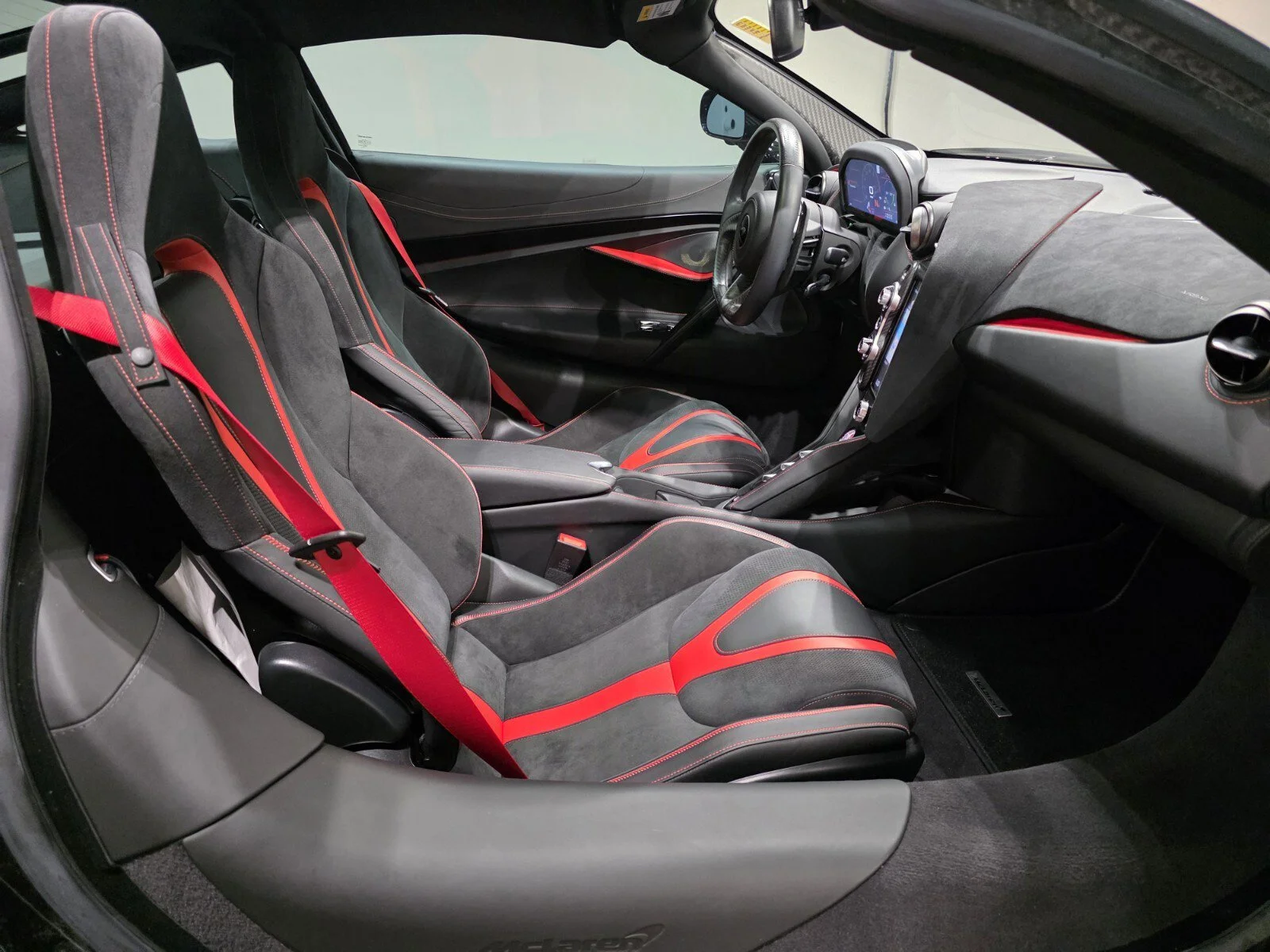 Used 2022 Onyx Black McLaren Performance Coupe image 17