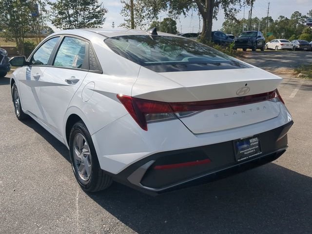 New 2026 White Hyundai SE image 32