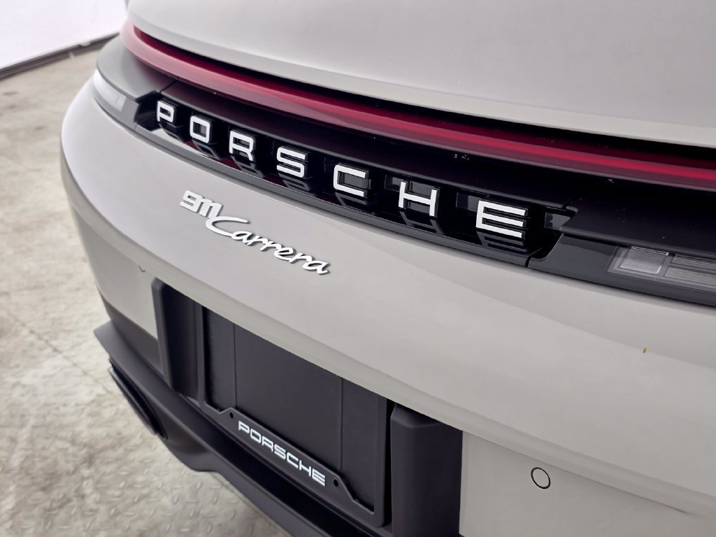Used 2025  Porsche  image 15