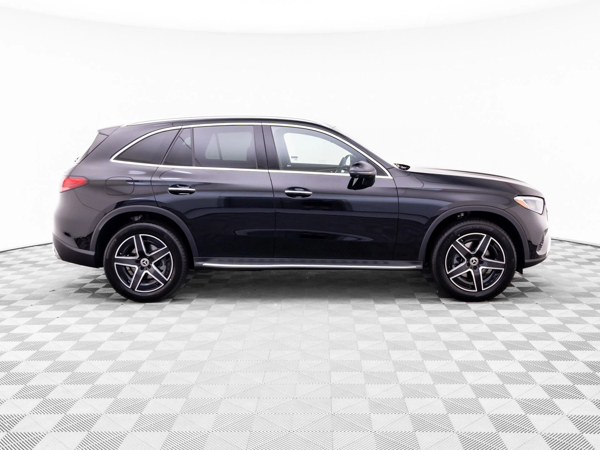 New 2027 Black Mercedes-Benz GLC 300 image 6
