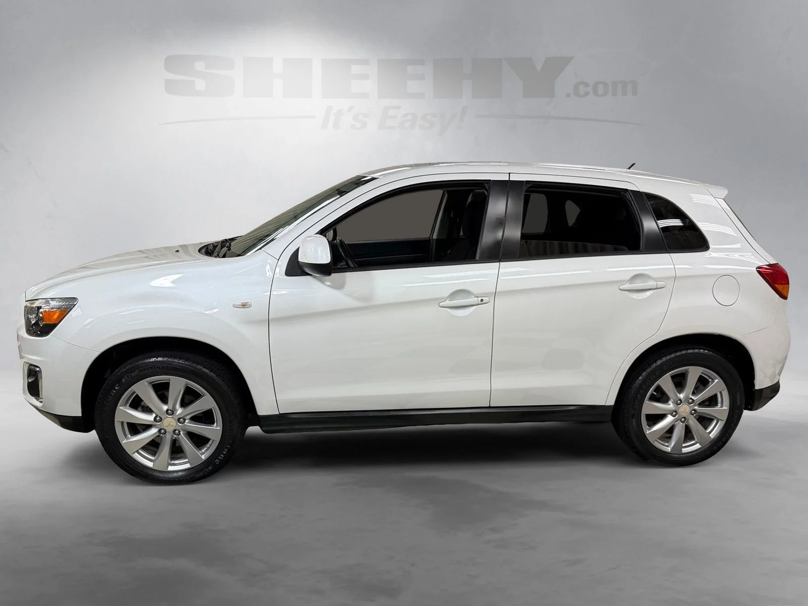 Used 2015  Mitsubishi ES image 16