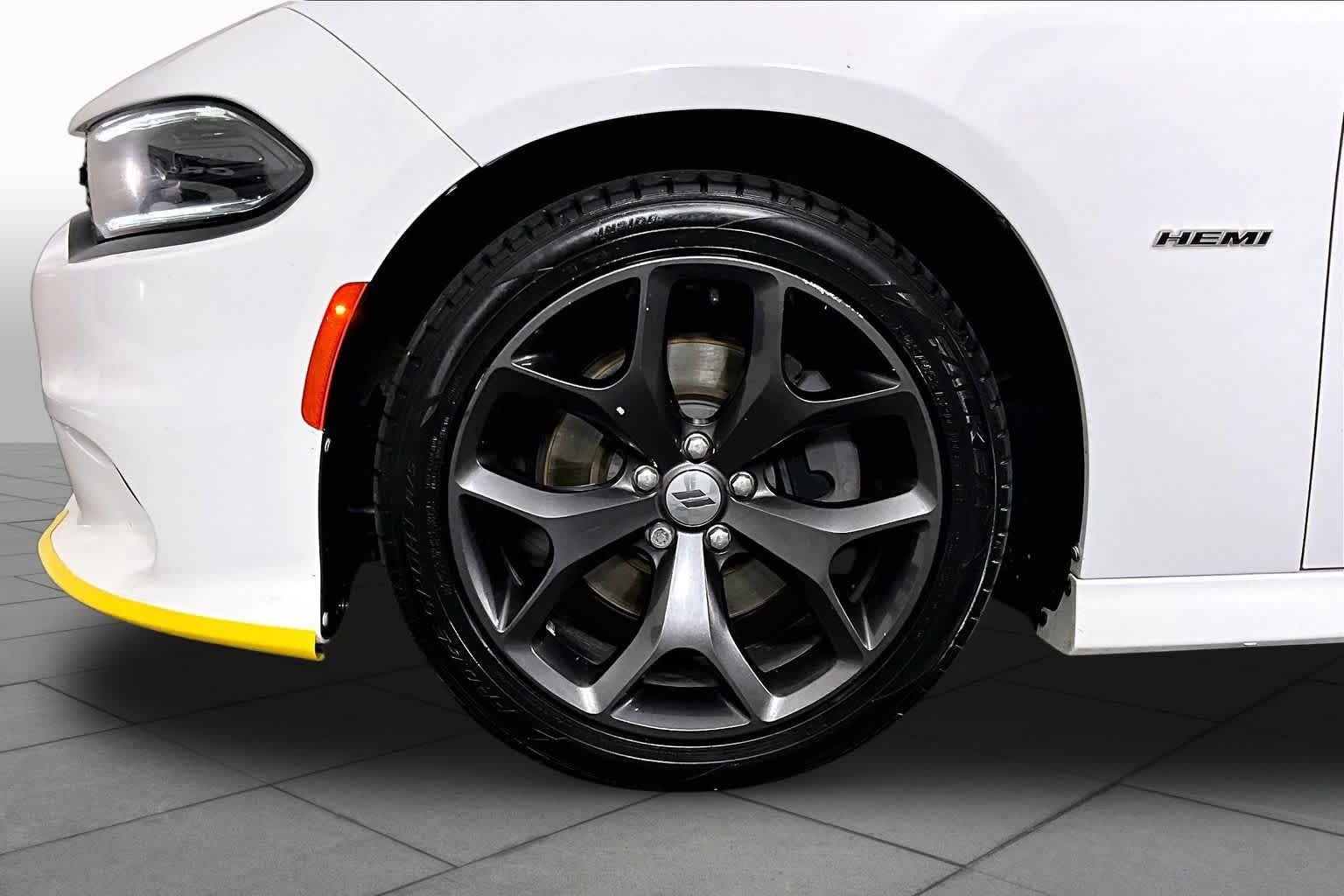 Used 2018 White Knuckle Clearcoat Dodge R/T image 11