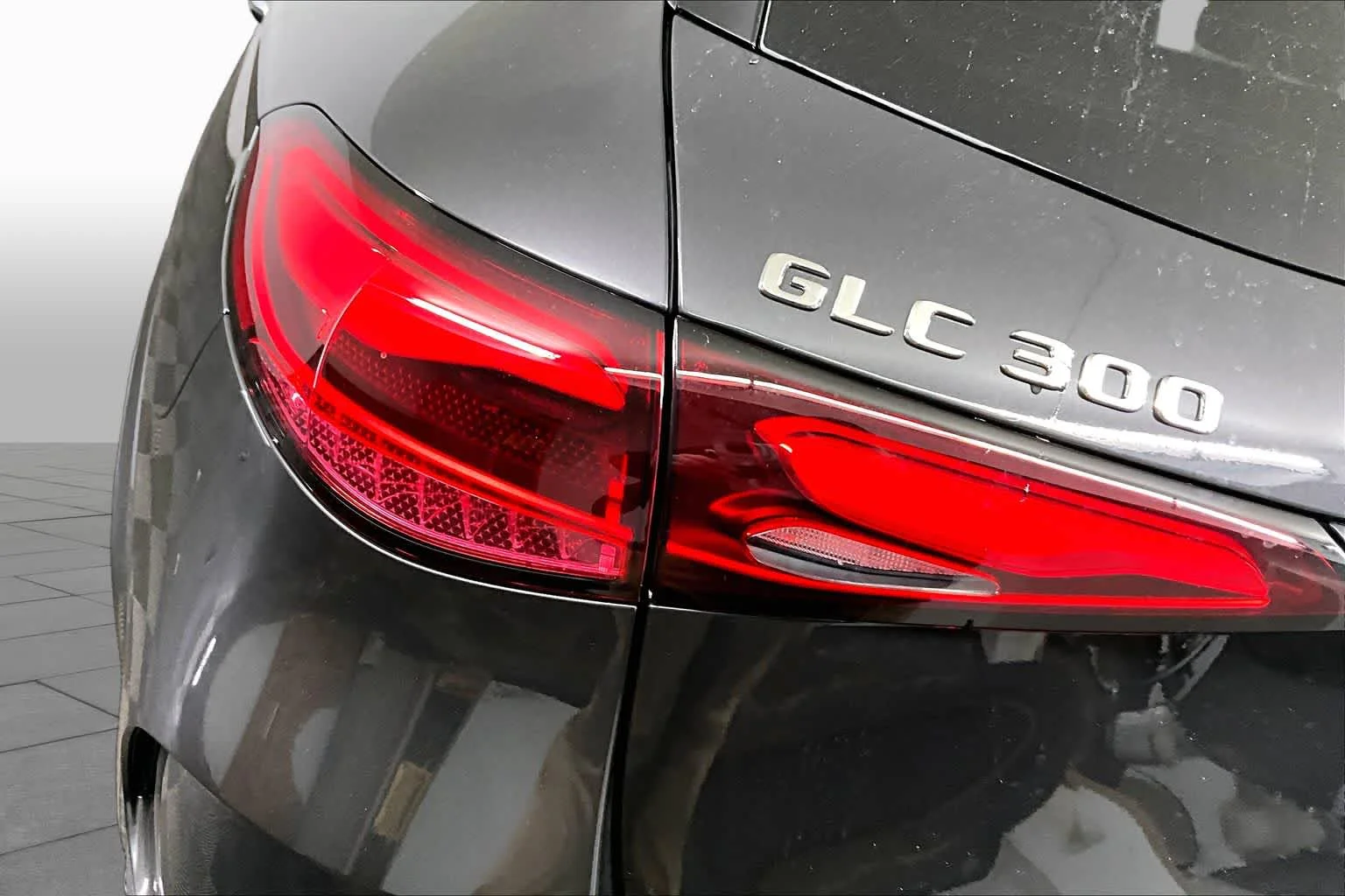 Used 2026 Graphite Grey Metallic Mercedes-Benz GLC 300 image 6