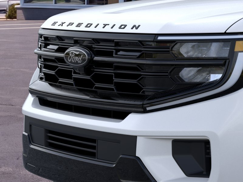 New 2025 Star White Metallic Tri-Coat Ford Platinum® MAX image 17