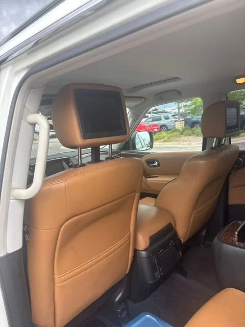 Used 2018 White Nissan Platinum image 10