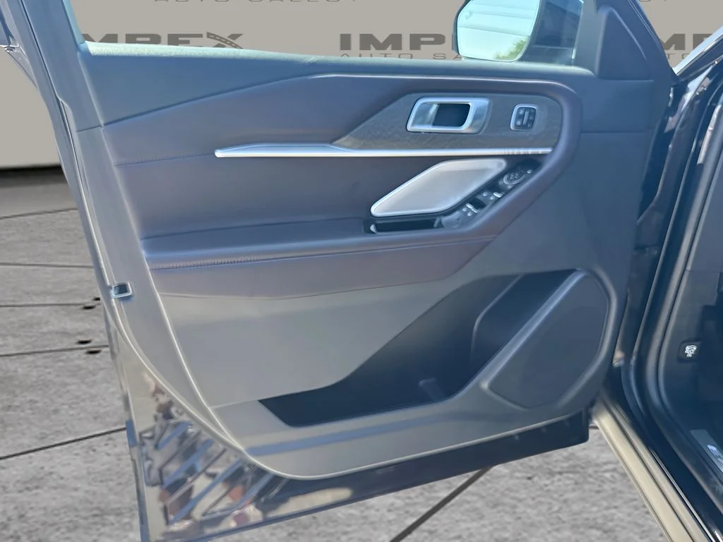 Used 2025 Black Ford Platinum image 17