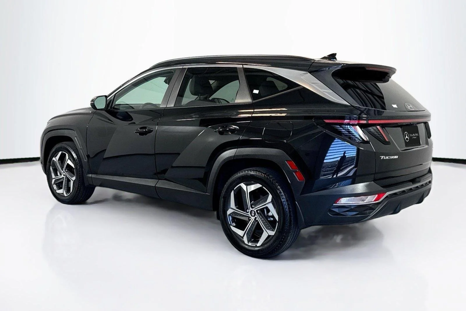 Used 2023 Phantom Black Hyundai SEL image 7